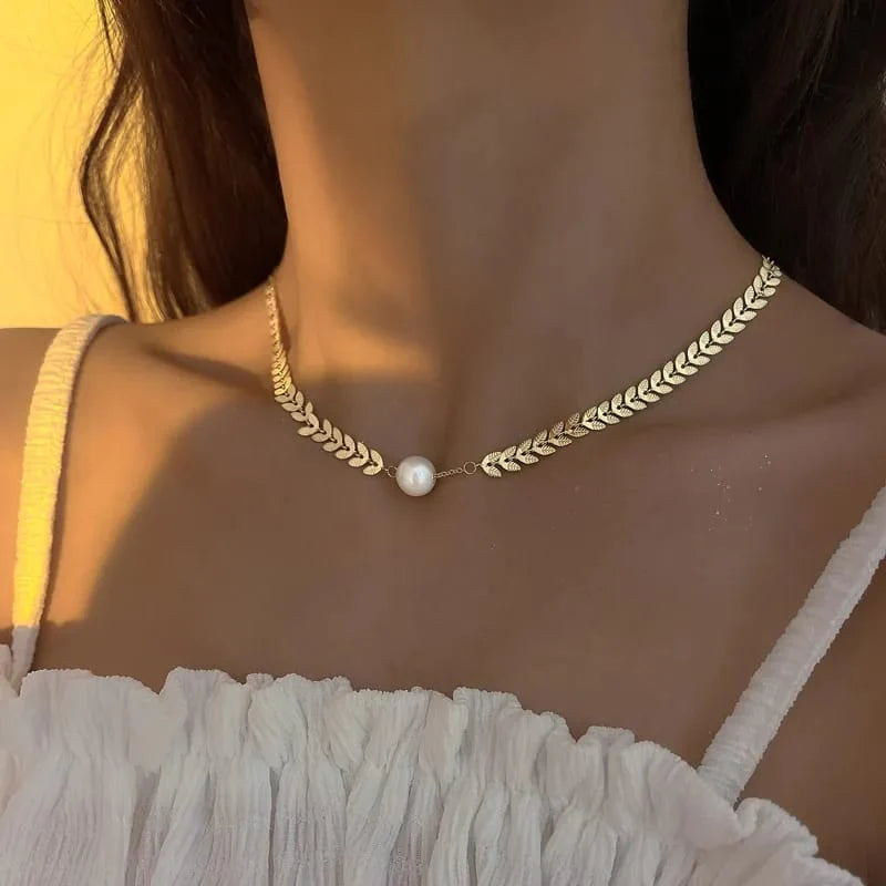 Pearl & Leaf Korean Beautiful Pendant Necklace – Elegant Golden Alloy Necklace